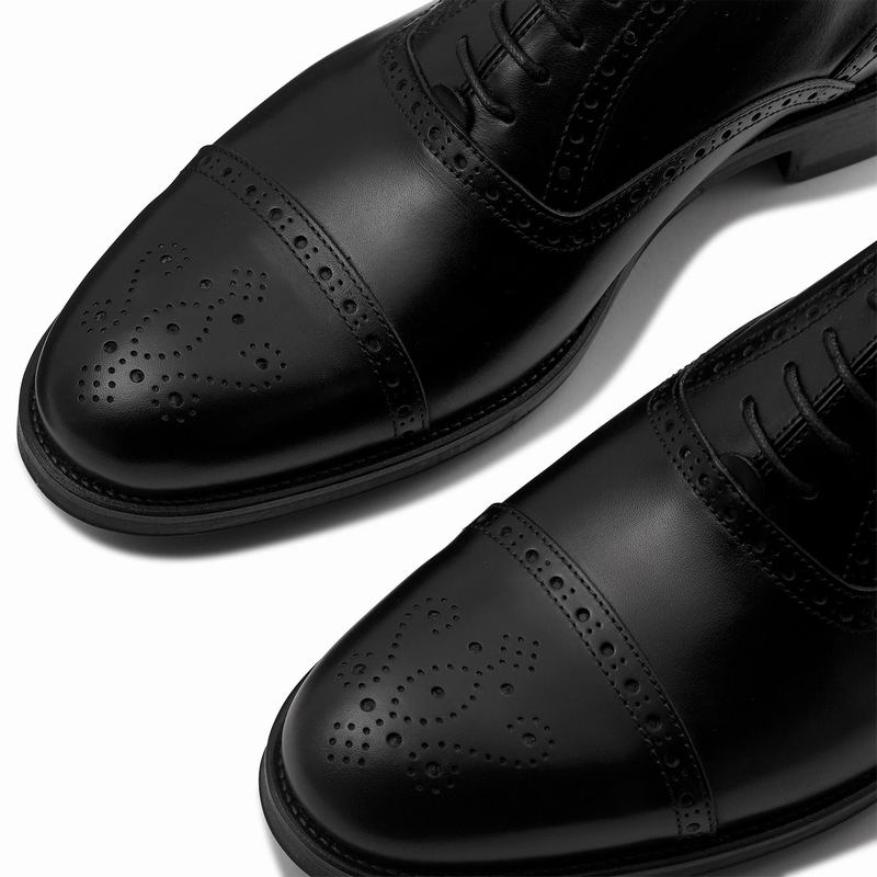 Black Russell And Bromley Chiltern Men's Brogues | AVV9485EC