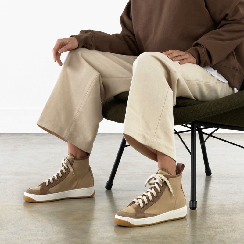 Brown Russell And Bromley Homerun Women's High Top Sneakers | HZL122ZQ