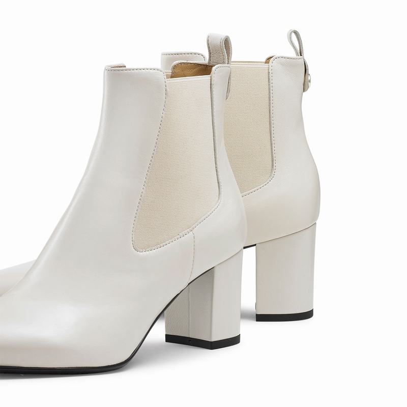 Cream White Russell And Bromley Beetle Women's Chelsea Boots | DXR843CR