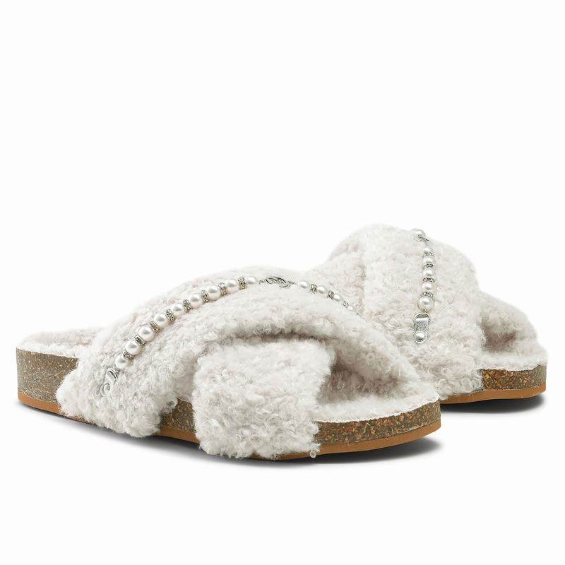 Cream White Russell And Bromley Cozie Women's Slippers | KSQ9759HY