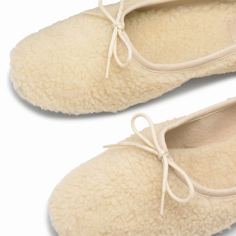 Cream White Russell And Bromley Cuddle Women's Ballet Flats | YNI5055CQ