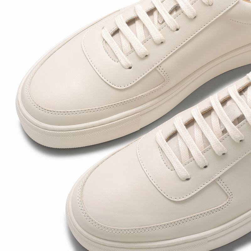 Cream White Russell And Bromley Outfield Men's Low Top Sneakers | RPQ8811FQ