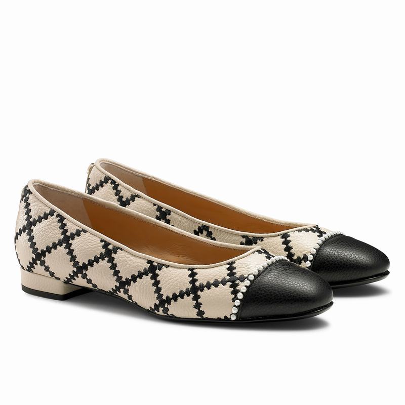 White Russell And Bromley Boulevard Women's Ballet Flats | DPD645PO