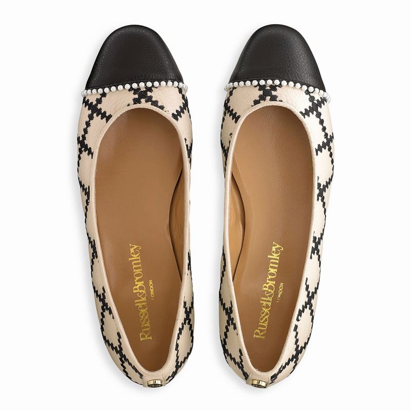 White Russell And Bromley Boulevard Women's Ballet Flats | DPD645PO