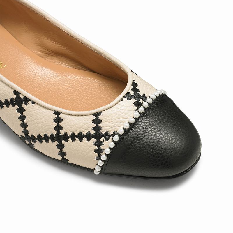 White Russell And Bromley Boulevard Women's Ballet Flats | DPD645PO